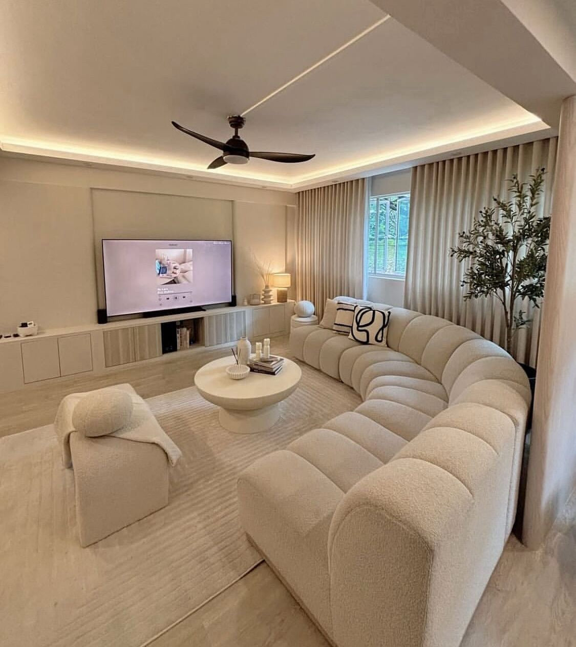 ROUND SOFAS